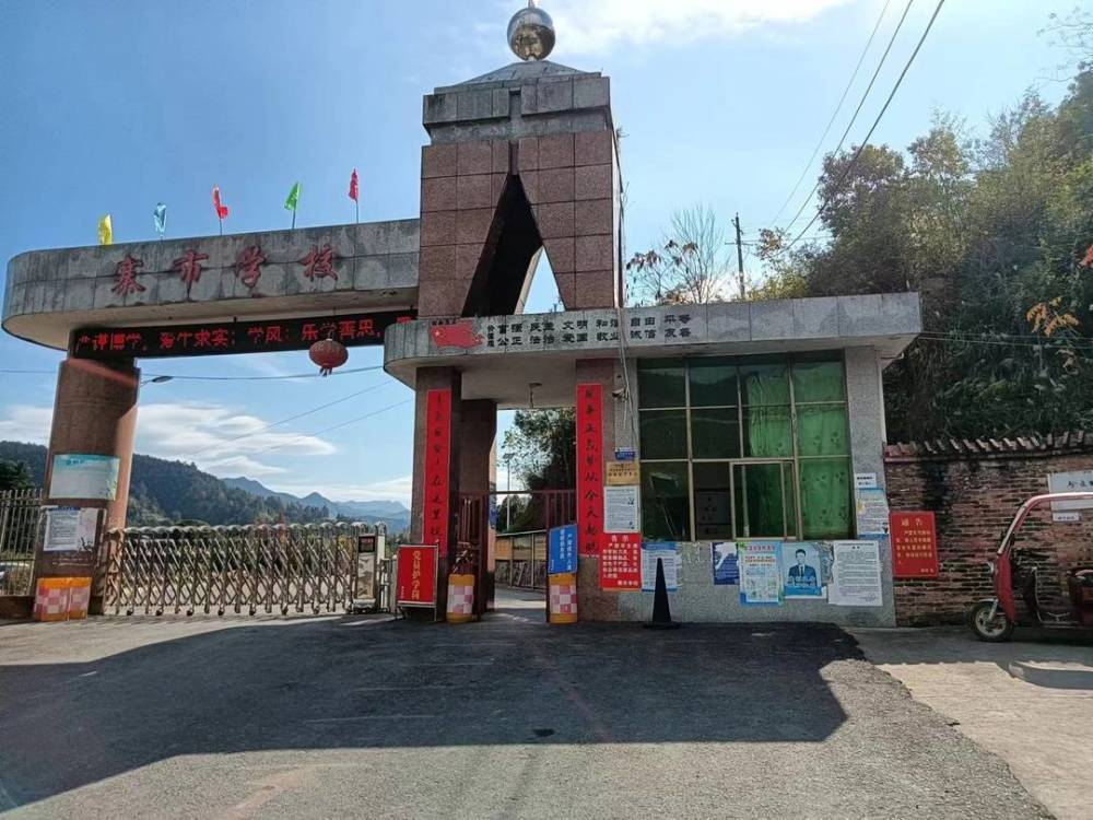 WG匯遊會娛樂：扒衣服燙菸頭……湖南一初中女生對同學3次施暴 因不滿14周嵗未被処罸