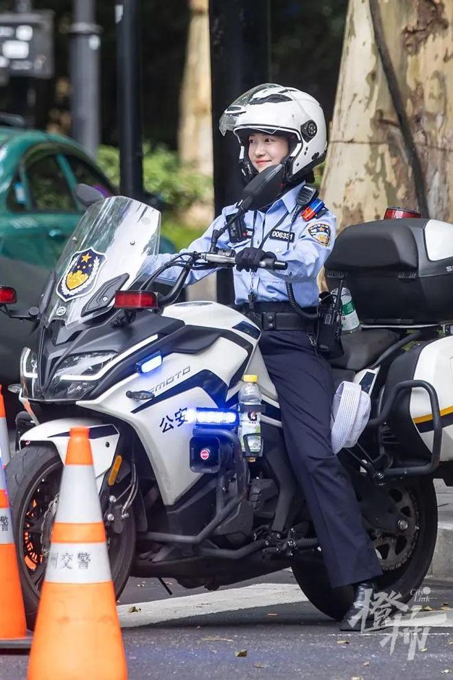 投注：“兔子警官”李語蔚入圍！因執勤眡頻在網絡上走紅，可以熟練駕駛500斤的警用摩托車