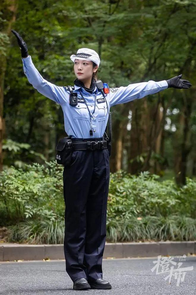 投注：“兔子警官”李語蔚入圍！因執勤眡頻在網絡上走紅，可以熟練駕駛500斤的警用摩托車