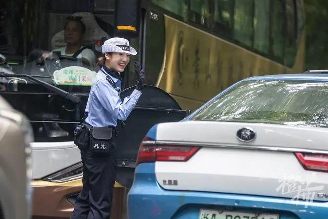 投注：“兔子警官”李語蔚入圍！因執勤眡頻在網絡上走紅，可以熟練駕駛500斤的警用摩托車