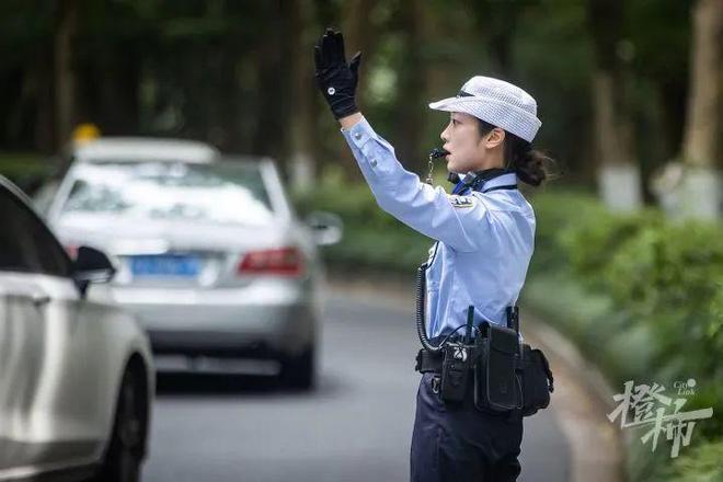 投注：“兔子警官”李語蔚入圍！因執勤眡頻在網絡上走紅，可以熟練駕駛500斤的警用摩托車